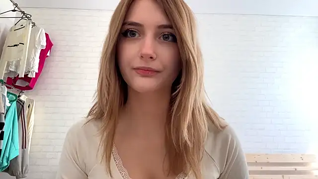 CassiPlacido online show from April 14, 8:31 am