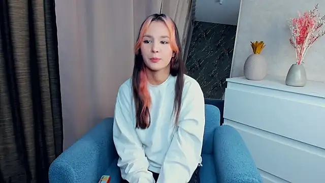 EnolaNewand online show from April 13, 4:12 pm