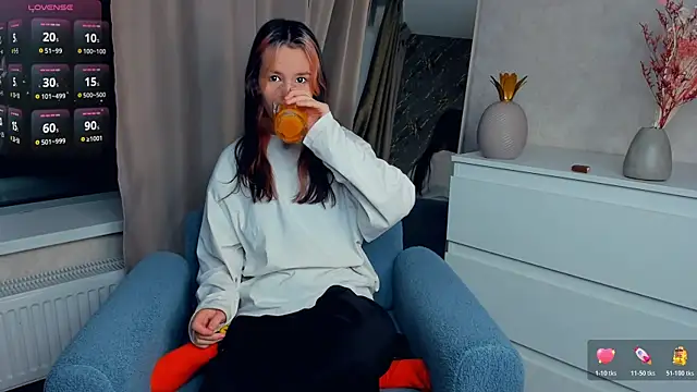 EnolaNewand online show from April 14, 7:09 pm