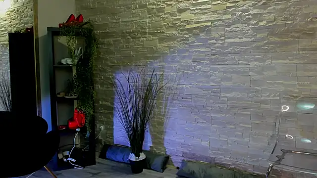 JeniferRosee online show from April 16, 7:47 pm