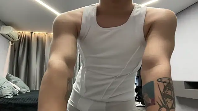 MaxWoolf online show from April 12, 2:33 pm