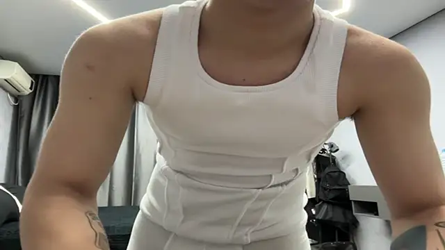 MaxWoolf online show from April 13, 4:56 pm