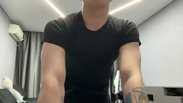 MaxWoolf online show from April 14, 4:35 pm