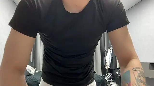 MaxWoolf online show from April 16, 3:46 pm