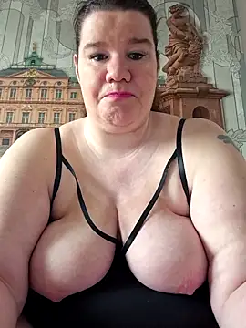 curvystachel42 online show from April 10, 1:16 pm