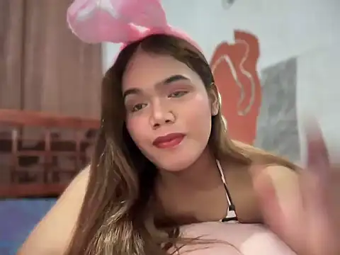 yourhotwild bella online show from April 17, 4:43 pm