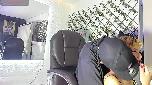 BarbieAndMax online show from April 11, 3:49 pm