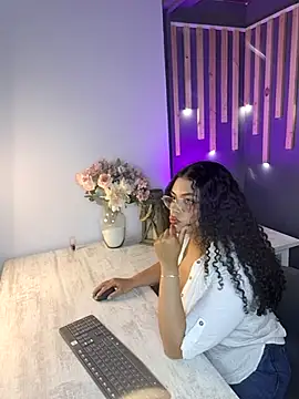 scarlett  2 online show from April 7, 8:53 pm