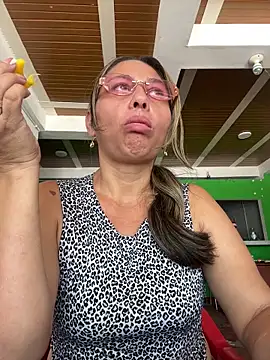  violeta 99 online show from April 11, 4:00 pm