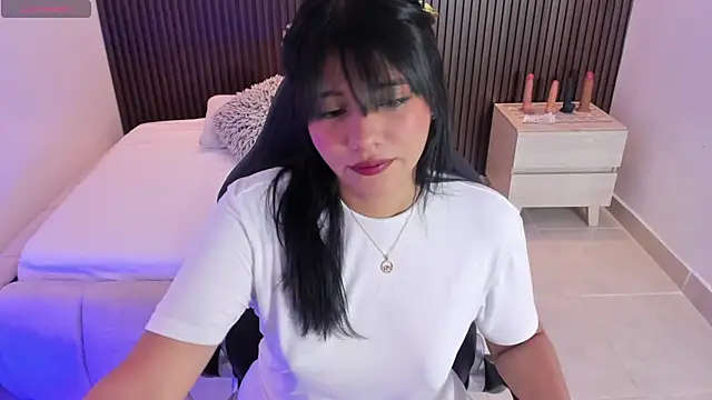 MILLYEVANS1 online show from April 15, 3:02 am