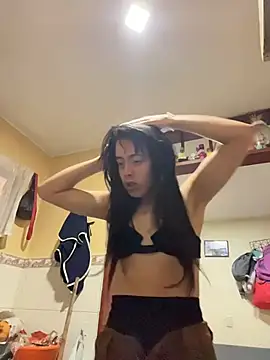 bella stowgn online show from April 16, 11:55 am