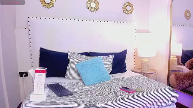 madisson  Stone online show from April 19, 1:10 pm