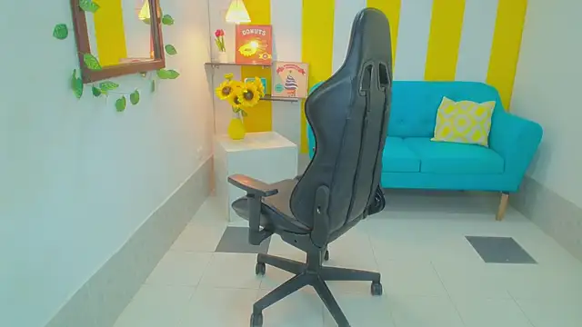 ValeryBliss  online show from April 6, 11:38 pm