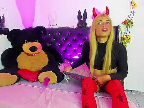 Nathaly Sam online show from April 2, 2:15 pm