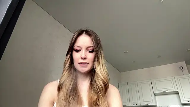 MaryManchitto online show from April 14, 5:46 am