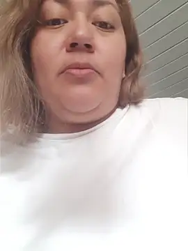 Amalianoir online show from April 3, 2:26 pm