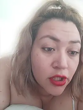 Amalianoir online show from April 13, 2:33 pm