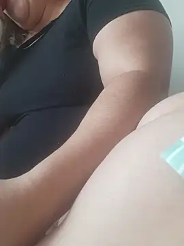 Amalianoir online show from April 14, 2:01 pm