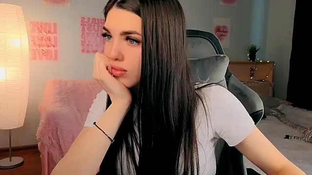 molly rettyy online show from April 11, 4:28 am