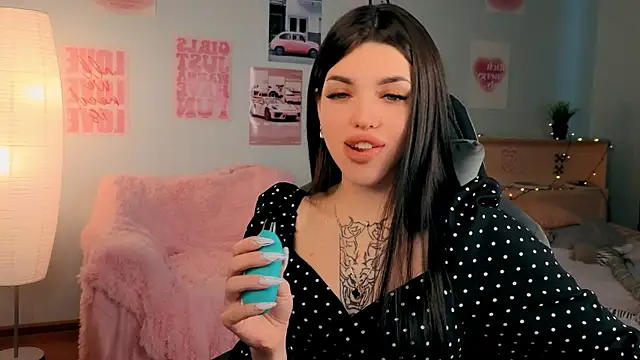 molly rettyy online show from April 15, 4:08 am