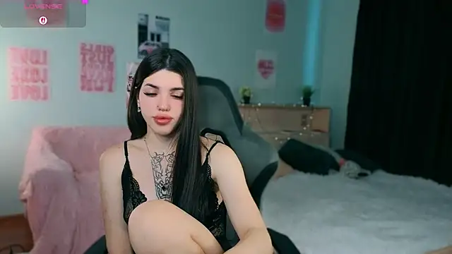 molly rettyy online show from July 9, 4:05 am
