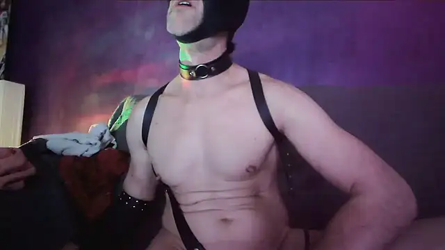 Snapshot of eldo1520 chatting on December 1, 3:22 am eldo1520 online show from December 1, 3:22 am