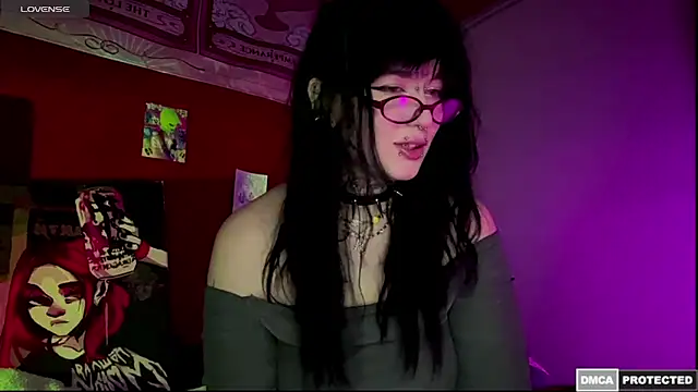 CallmeDistress online show from April 10, 11:15 am