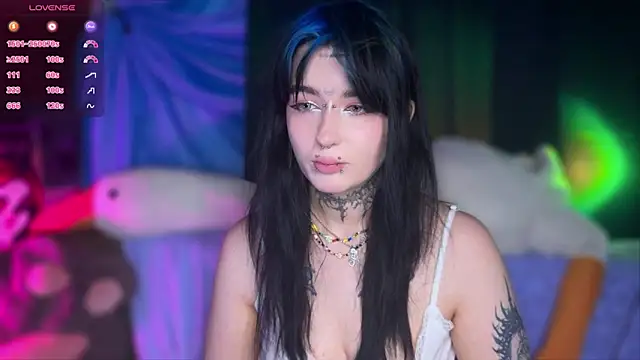 CallmeDistress online show from April 24, 7:00 am