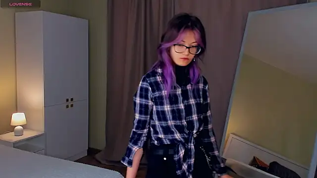 SuRenzi online show from April 5, 1:30 pm