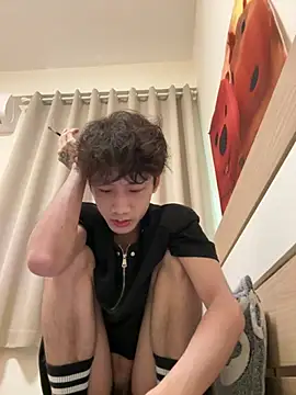 Snapshot of sexyboy-3525 chatting on May 11, 4:18 am sexyboy-3525 online show from May 11, 4:18 am