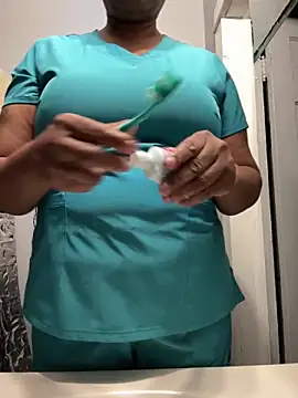 Sweetie8582 online show from April 4, 9:51 am