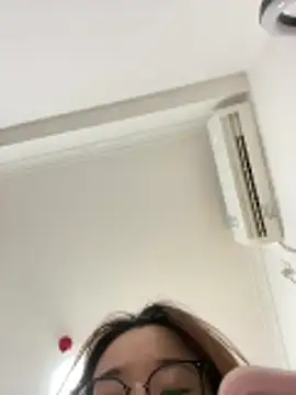 Snapshot of meimeibuguai chatting on April 19, 12:04 pm meimeibuguai online show from April 19, 12:04 pm