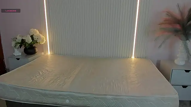 AliceHill8 online show from April 12, 12:21 pm