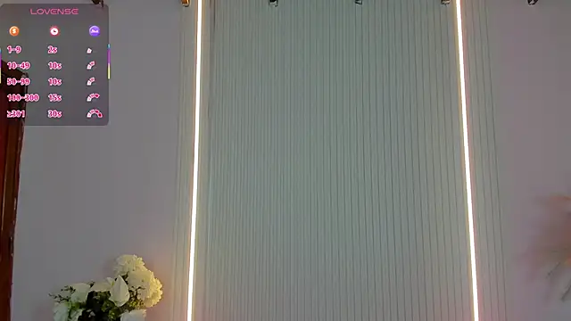 AliceHill8 online show from April 14, 11:49 am