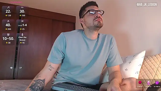  SaraRoss online show from April 17, 5:05 pm