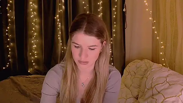Alisa Swan  online show from May 10, 8:58 pm
