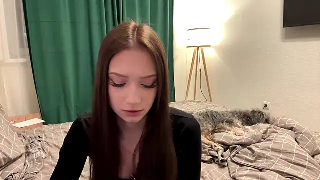 MiaNewstrom online show from April 6, 8:21 pm