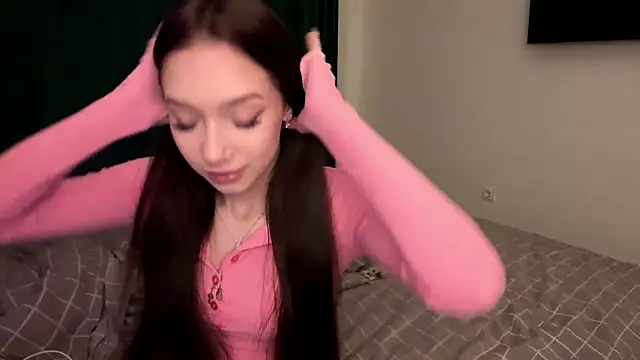 MiaNewstrom online show from April 11, 12:59 am