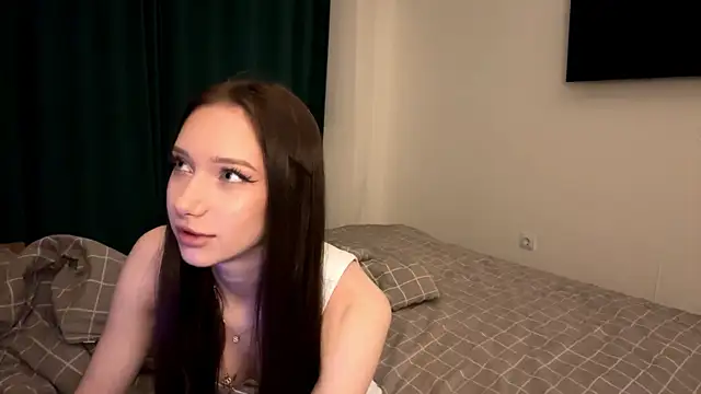 MiaNewstrom online show from April 14, 8:04 pm