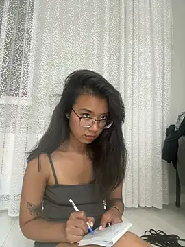 Snapshot of Z_Milll chatting on July 16, 8:37 pm Z Milll online show from July 16, 8:37 pm