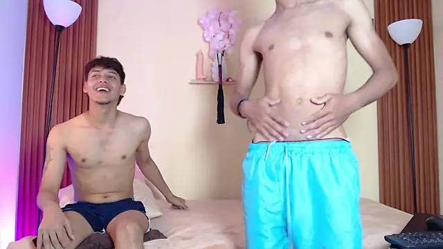 TwoHotTrouble  online show from April 11, 4:33 pm