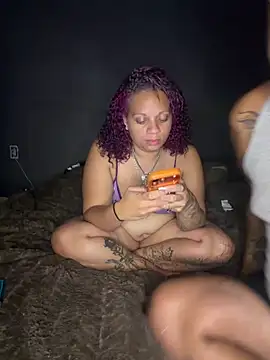 SHY QUINN online show from April 16, 9:15 pm