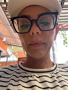 Snapshot of SofiParma chatting on May 28, 7:11 pm SofiParma online show from May 28, 7:11 pm