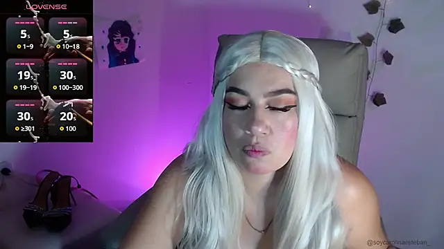 Carolina 2403 online show from April 4, 10:40 pm