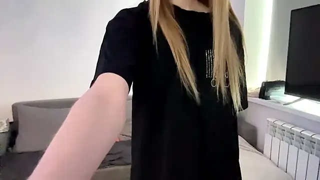 KatrineDrea online show from April 10, 2:22 pm