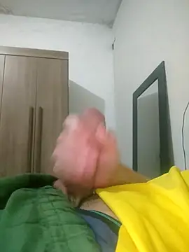 garotosapequinha online show from April 26, 9:34 pm