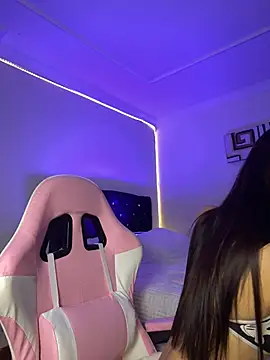 its Lia 1 online show from April 3, 12:25 pm