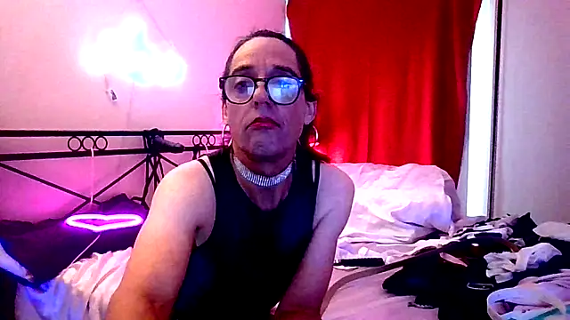 Snapshot of courtney1982 chatting on April 5, 11:13 pm courtney1982 online show from April 5, 11:13 pm