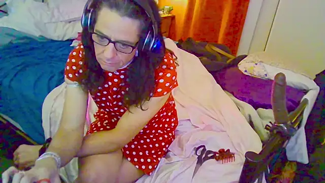 Snapshot of courtney1982 chatting on June 21, 8:00 pm courtney1982 online show from June 21, 8:00 pm