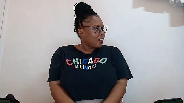 xxZoeyx online show from March 13, 11:30 am